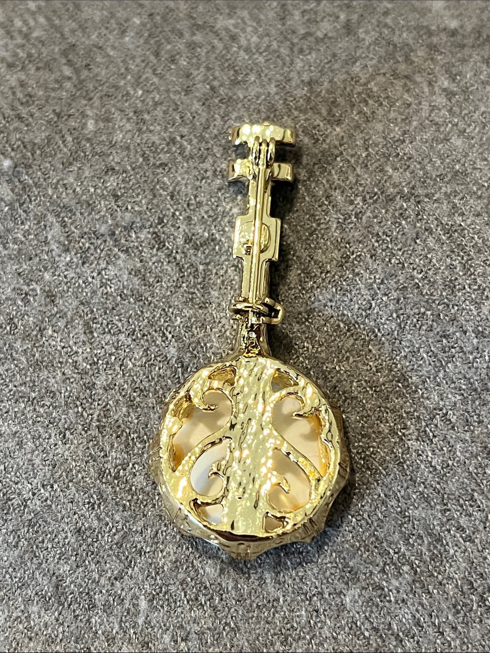 Goldtone MOP Banjo Brooch - Picture 2 of 7